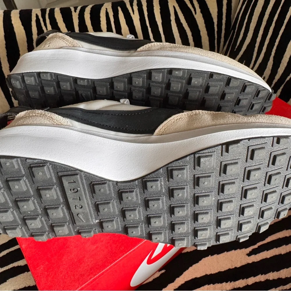 NWT NIKE WAFFLE DEBUT - Picture 3 of 6